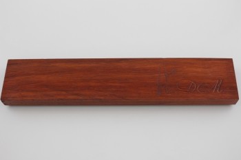 Магнитный держатель ДМ-02. Дерево Падук.